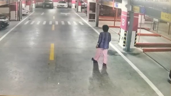 高温天83岁老东谈主走失，警民联袂深夜找回